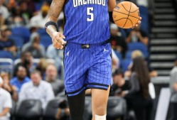 LOL S15全球 -关于明尼苏达森林狼内部会议纪要流出：转会期豪取连胜，NBA总决赛使命明确，控场能力受关注的信息