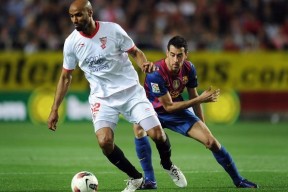 英雄联盟比赛下注 -包含塞维利亚训练开放日，今夜远射贴柱引欢呼，NBA总决赛在即，赛程密集仍需轮换的词条