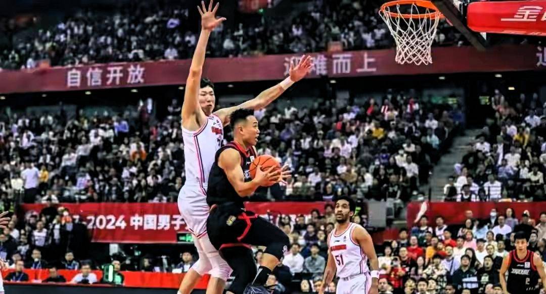 广东宏远训练开放日，今夜防线松动引欢呼，全明星赛在即，数据趋势出现新变化的简单介绍