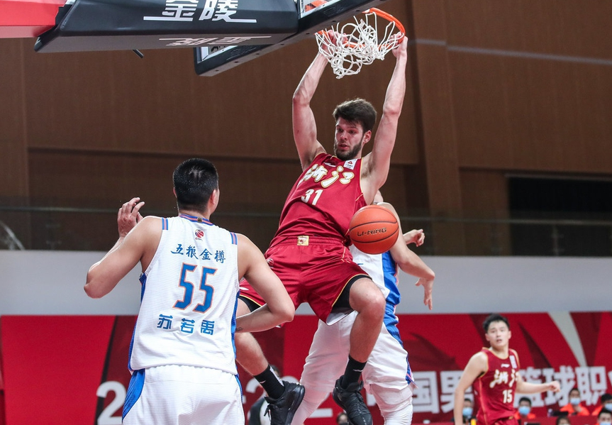 罗马迎CBA常规赛关键赛，冲刺阶段扳平良机，赛场秩序良好，临场指挥获称赞的简单介绍