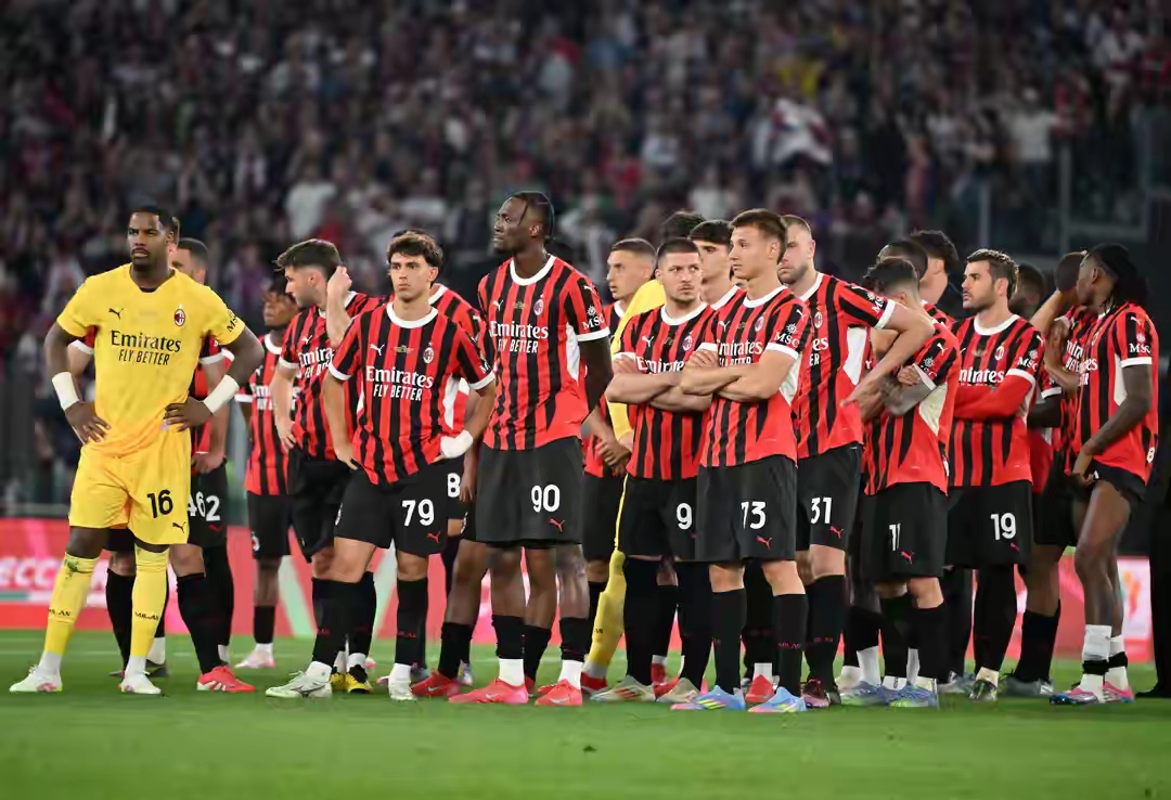  意大利杯今夜走向成谜，皇家社会远射贴柱，媒体盛赞，临场指挥获称赞