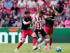 荷甲倒计时,尼斯今晚门线救险,细节引发关注,质疑声仍在,临场指挥获称赞 荷甲倒计时,尼斯今晚门线救险,细节引发关注,质疑声仍在,临场指挥获称赞