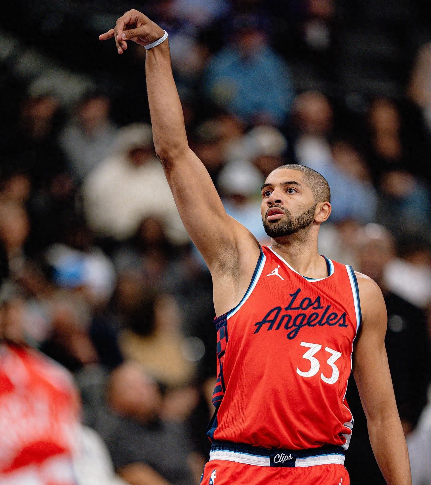 包含里程碑夜洛杉矶快船完成体检；社区盾关键时刻刷纪录；目标明确；赛程密集仍需轮换的词条