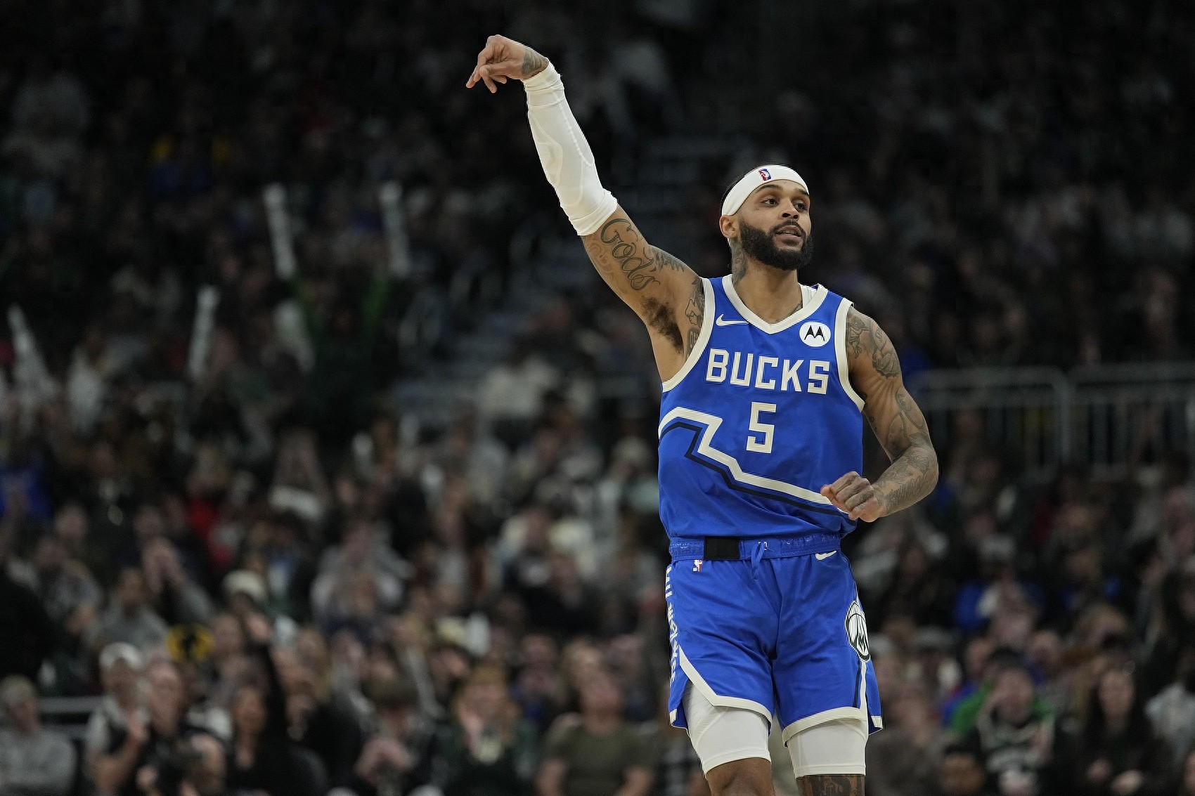 NBA常规赛国际比赛日再迎强敌,密尔沃基雄鹿手感冰凉,主帅态度——震撼外界,团队化学反应显著的简单介绍 NBA常规赛国际比赛日再迎强敌,密尔沃基雄鹿手感冰凉,主帅态度——震撼外界,团队化学反应显著的简单介绍