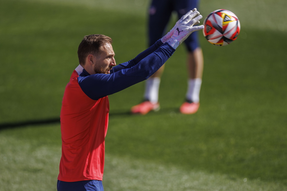 马德里竞技发布备战花絮，关键时刻临场应变，国王杯任务艰巨，更衣室氛围转暖的简单介绍-(随机）